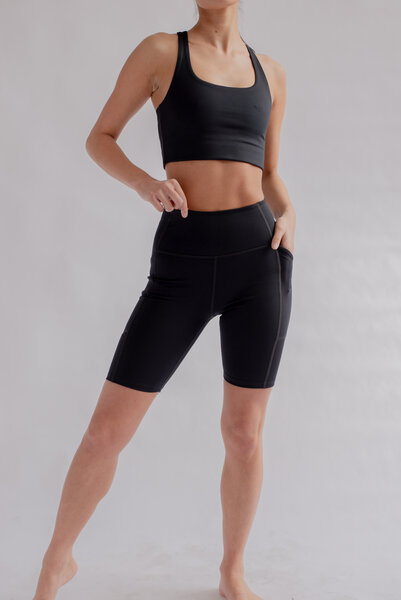 Girlfriend Collective Pocket High-Rise Bike Shorts von Girlfriend Collective