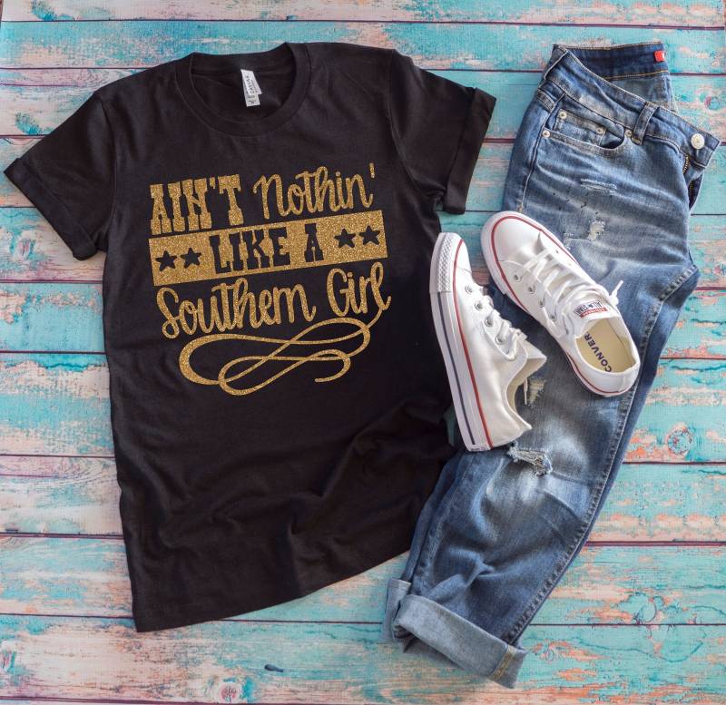 Südstaaten Mädchen Shirt, Country Aint Nothin Like A Südlichen Mädchen, Konzert, Damen Frauen T-Shirt, Teen Girl Shirt von GirliesGalore