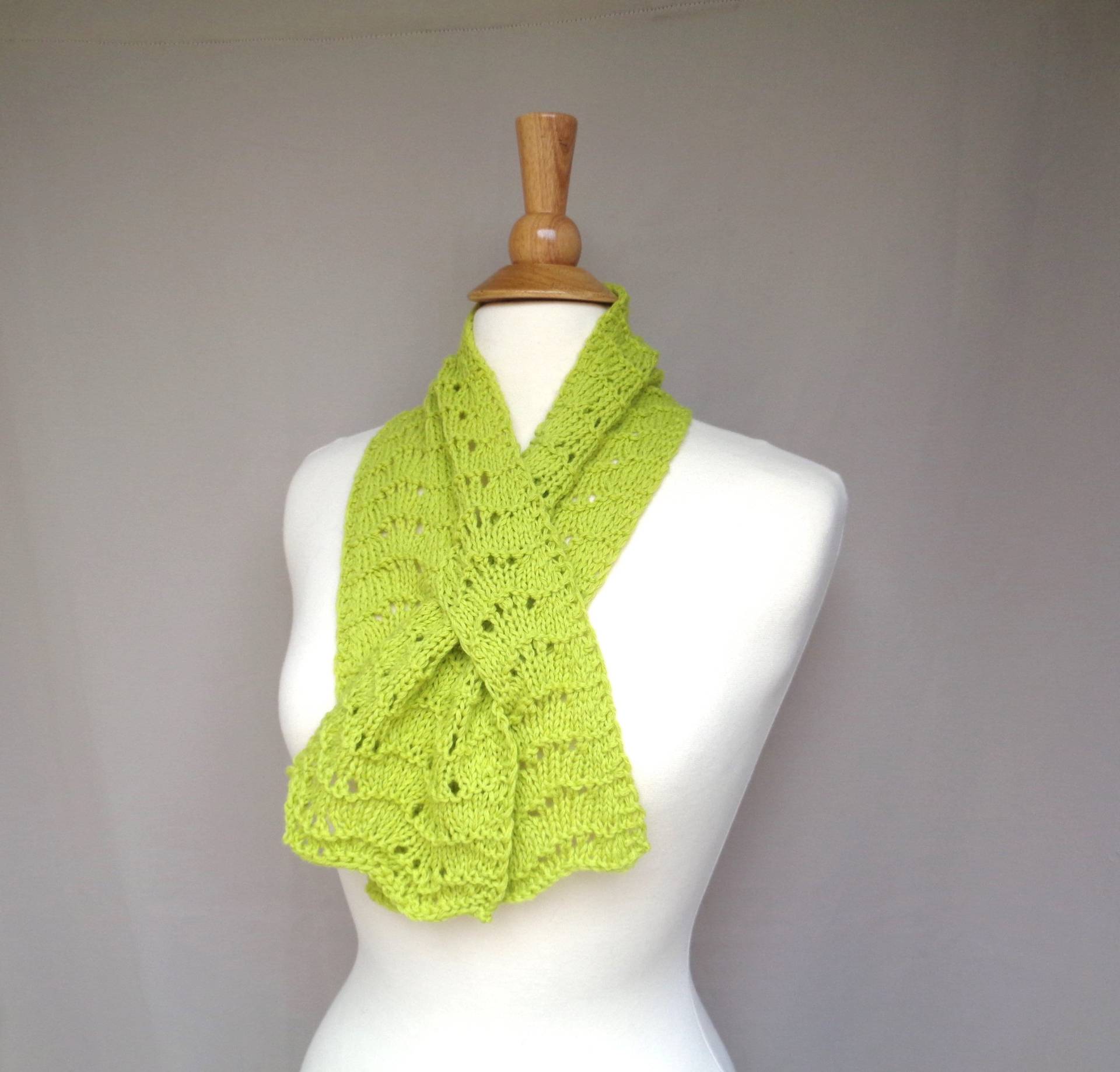 Chartreuse Grüner Schlüsselloch-Schal, Kaschmir-Merino-Wolle, Handgestrickter Halsschal, Damen Halswärmer, Durchziehstil von GirlpowerKnits