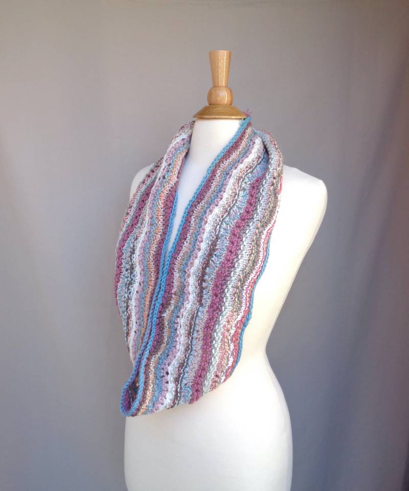 Gestreifter Infinity Schal, Crazy Art, Handgestrickt, Long Wrap Loop Cowl, Designer Mode, Rosa Braun Gestreifter Infinity Schal, Crazy Art, Handgestrickt, Long Wrap Loop Cowl, Designer Mode, Rosa Braun von GirlpowerKnits