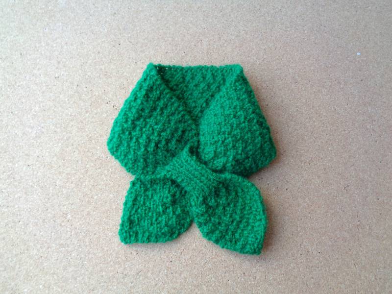 Kinder Halswärmer, Kelly Green, Jungen Oder Mädchen, Handgestrickt, Ascot Schal, Kleiner Bogen Kleinkind Kapuzenschal von GirlpowerKnits