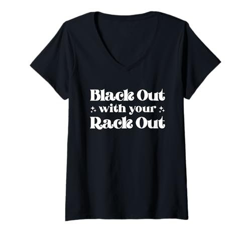Damen Blackout mit deinem Rack Out Lustige Bachelorette T-Shirt mit V-Ausschnitt Damen Blackout mit deinem Rack Out Lustige Bachelorette T-Shirt mit V-Ausschnitt von Girls Night Out Cute Sister Co.