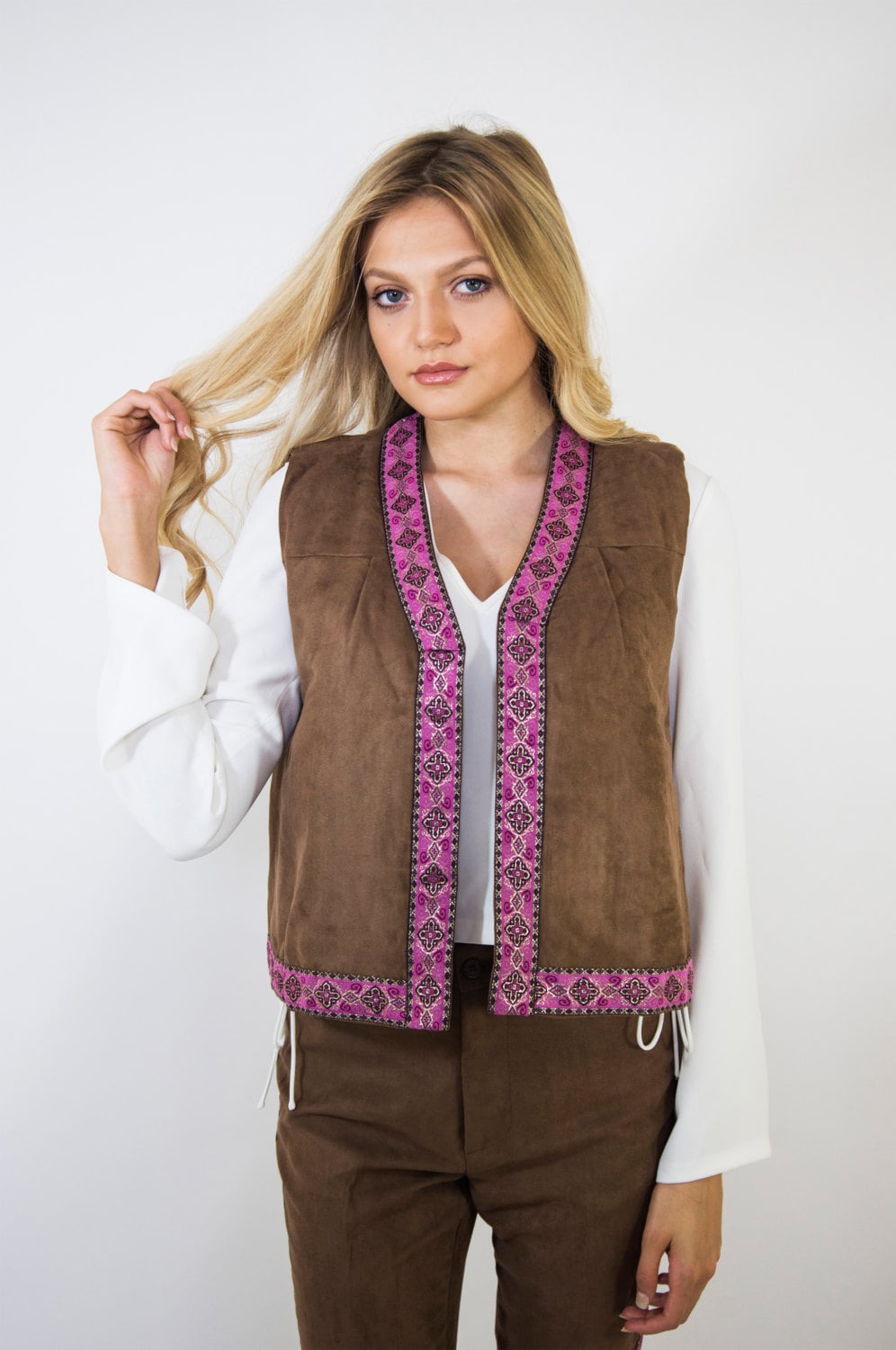 Braune Wildleder Weste Mit Rosa Bestickte Borte Boho Festival von GirlyGirlsEverywhere