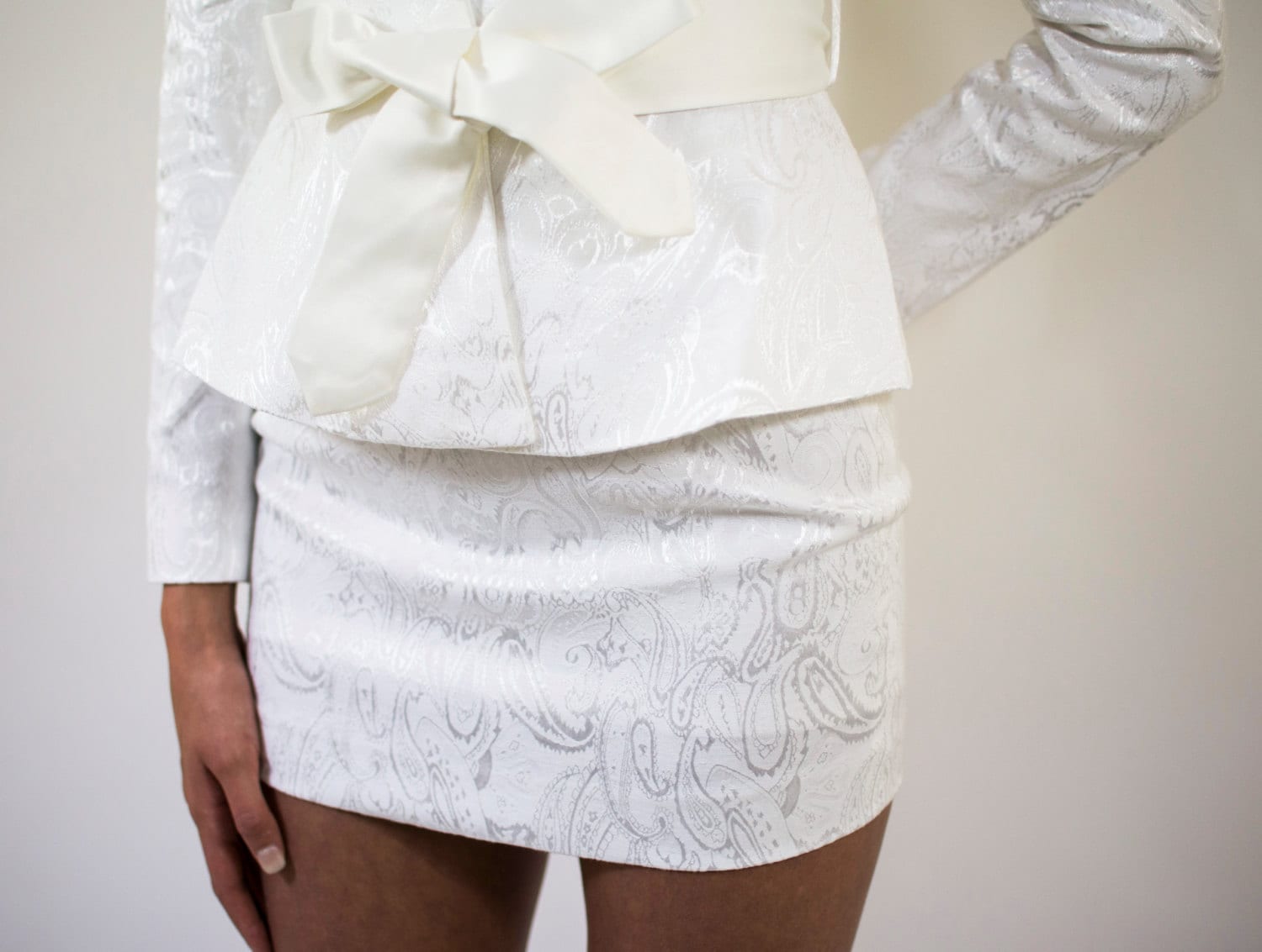 Elvira Mini Rock Eisweißer Jacquard Print, Besondere Anlässe von GirlyGirlsEverywhere