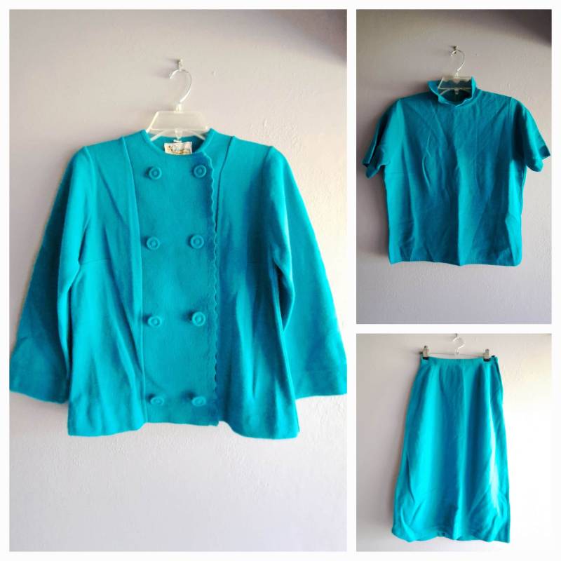 1950Er Original 3-Teiliger Anzug, Rock, Jacke, Oberteil, Petrol, Größe Small, Mitte Des Jahrhunderts, Orlon Acrylic, Griechenland 1950Er Original 3-Teiliger Anzug, Rock, Jacke, Oberteil, Petrol, Größe Small, Mitte Des Jahrhunderts, Orlon Acrylic, Griechenland von GirlyStuffByDeJaVu