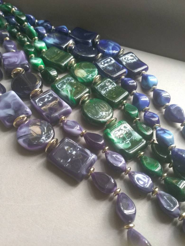 1970Er Jahre Lange Resin Perlenkette, Marmorierter Kunststoff, Farbe Wählen, Halskette, Original 70Er, Retro, Plastik, Griechenland von GirlyStuffByDeJaVu