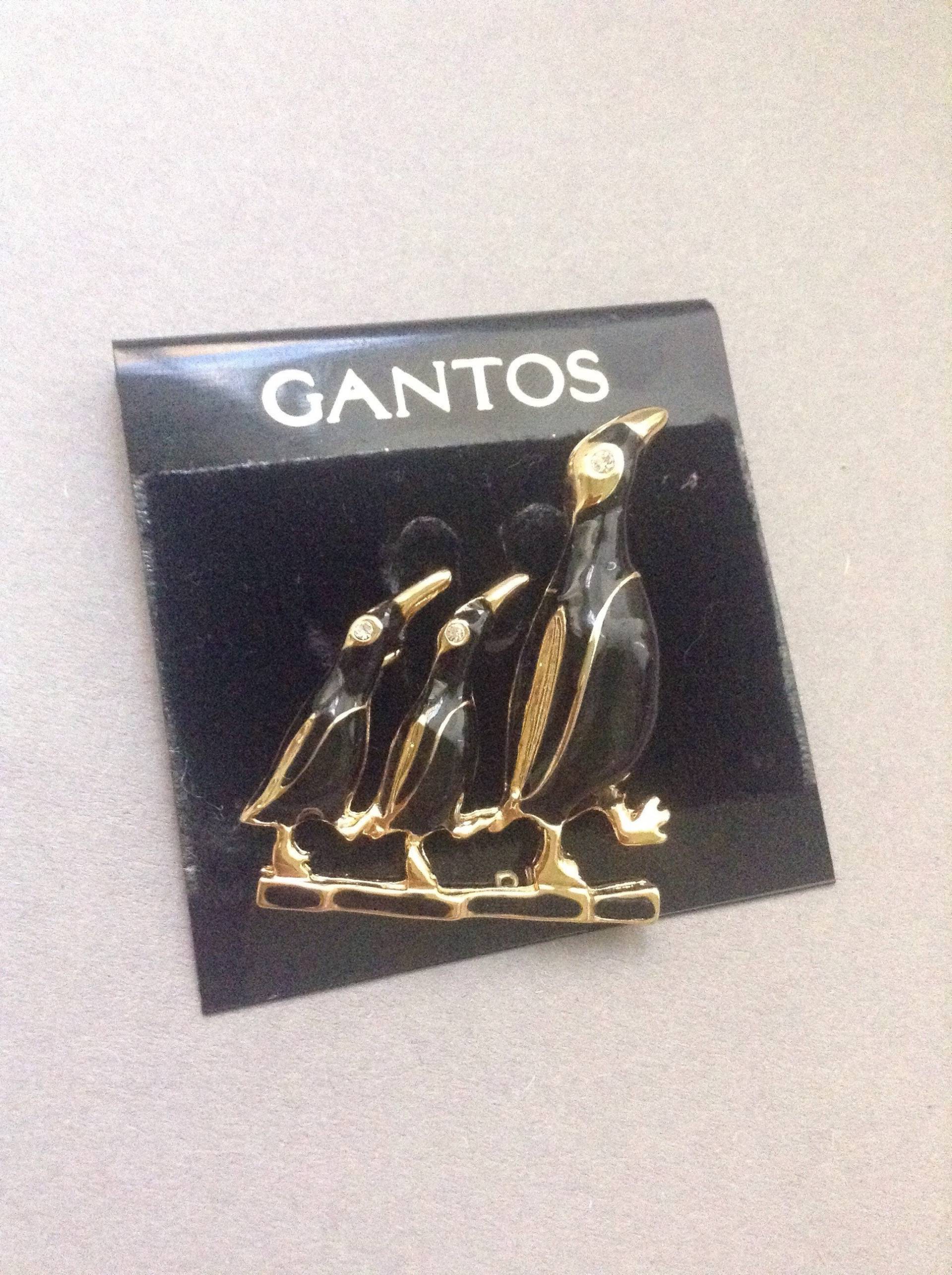 1980's Original Gantos Penquin Brosche Pin Neu, Marke Neu Mit Etikett, Goldfarben, Emaille, Original, Pinguin Familie, Griechenland von GirlyStuffByDeJaVu
