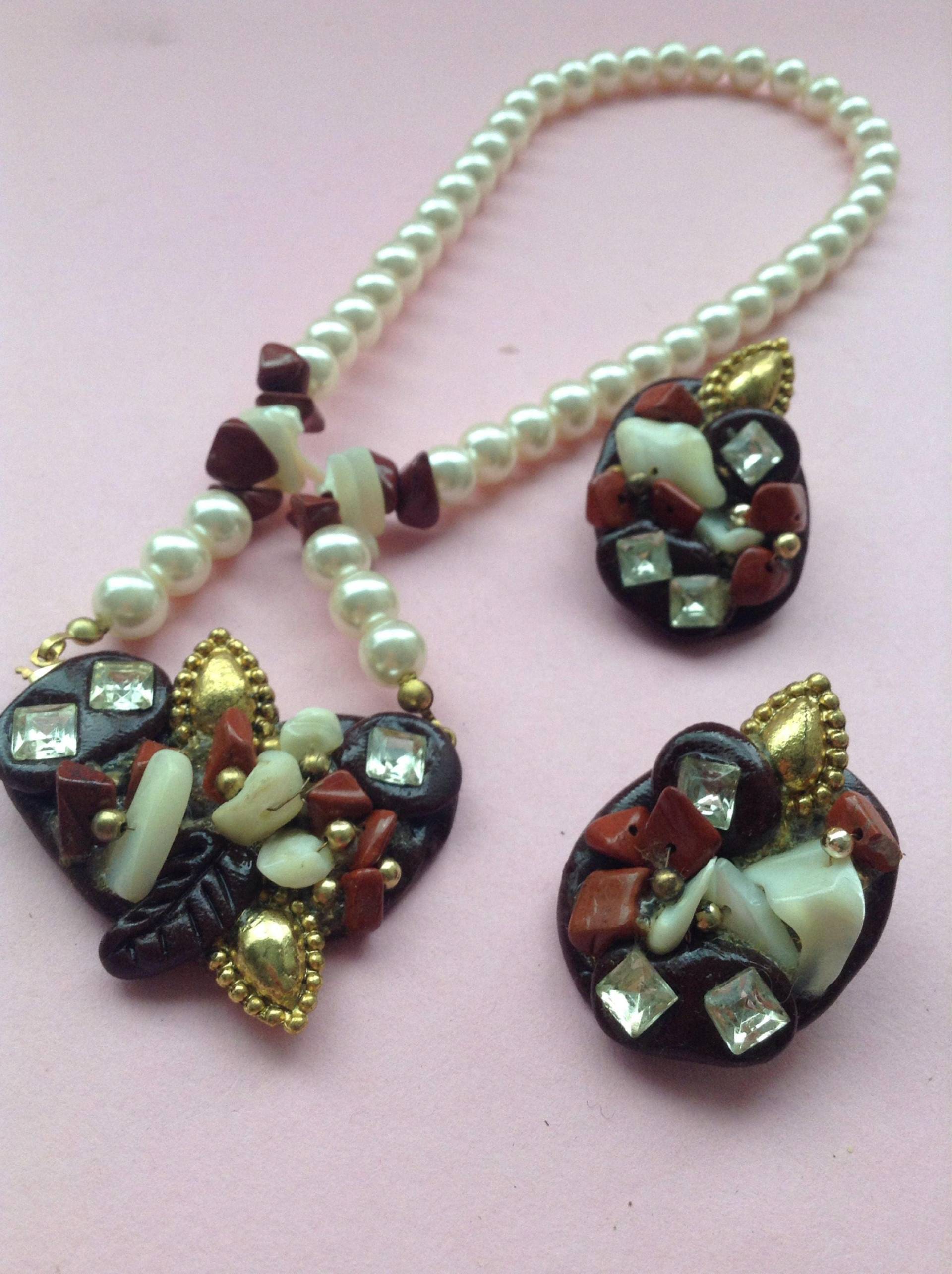 1980Er Kitsch Handmade Halskette Ohrringe Set, Lokalen Designer Künstler, Künstliche Perle, Steine, Strass, Original 80Er Jahre, Griechenland von GirlyStuffByDeJaVu