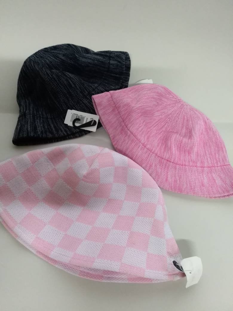 3 Ganzjahresmützen, Neu Mit Etikett, Ganzjahresmütze, Kariert, Pink, Schwarz, Weiß & Slouchy Hat, Waschbar, Y2K, Griechenland von GirlyStuffByDeJaVu