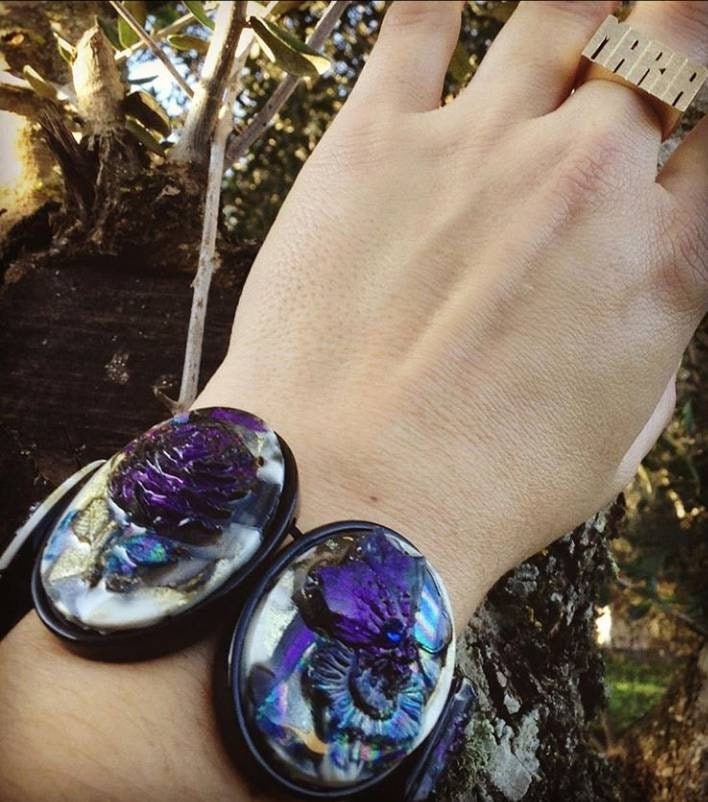 3D Cameo Stretch Armband, Handgemachte Cameos, 30 X 40 Mm Schwarze Ovale Basen, Jeweils 6 Blumen & Schmetterling Ooak, Hergestellt in Griechenland 3D Cameo Stretch Armband, Handgemachte Cameos, 30 X 40 Mm Schwarze Ovale Basen, Jeweils 6 Blumen & Schmetterling Ooak, Hergestellt in Griechenland von GirlyStuffByDeJaVu