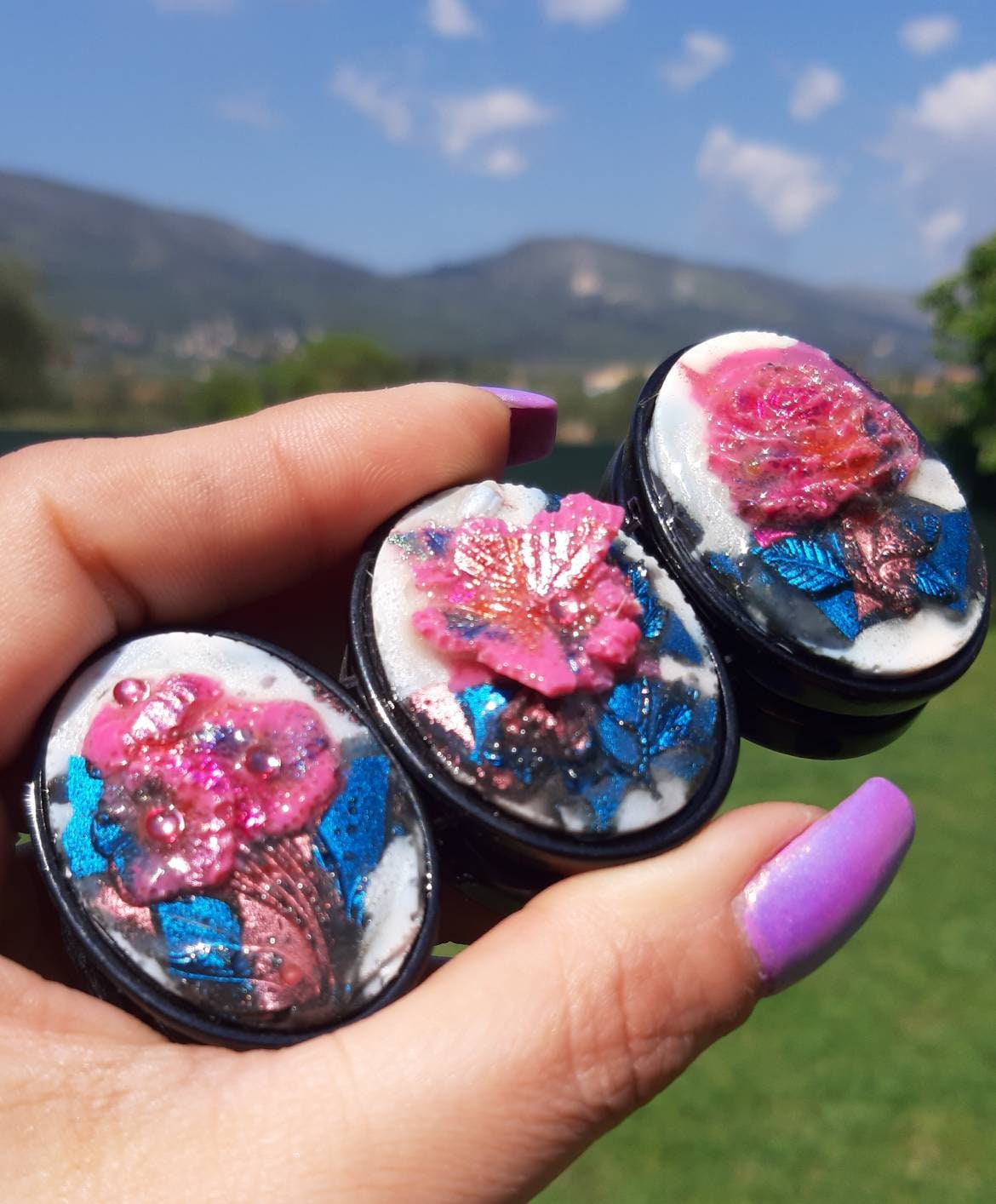 3D Cameo Stretch Armband, Handgemachte Kameen, 30 X 40 Mm Schwarze Ovale Basen, Blumen Schmetterling Ooak, Hergestellt in Griechenland von GirlyStuffByDeJaVu