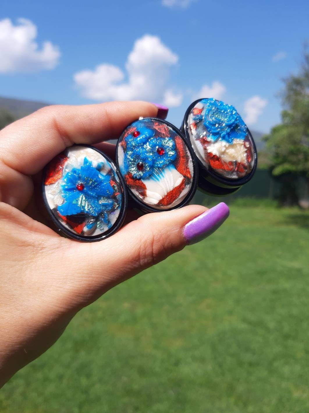 3D Cameo Stretch Armband, Handgemachte Kameen, 30 X 40 Mm Schwarze Ovale Basen, Blumen Schmetterling Ooak, Hergestellt in Griechenland von GirlyStuffByDeJaVu