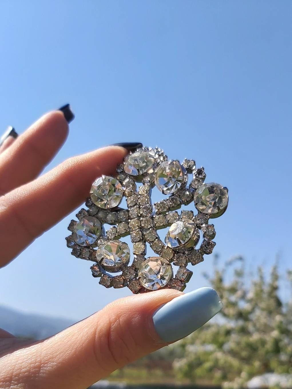 50Er Jahre Strass Brosche Pin Original Riesiges, Mid Century, Braut Hochzeitsbrosche, Braut, Brautschmuck, Griechenland 50Er Jahre Strass Brosche Pin Original Riesiges, Mid Century, Braut Hochzeitsbrosche, Braut, Brautschmuck, Griechenland von GirlyStuffByDeJaVu