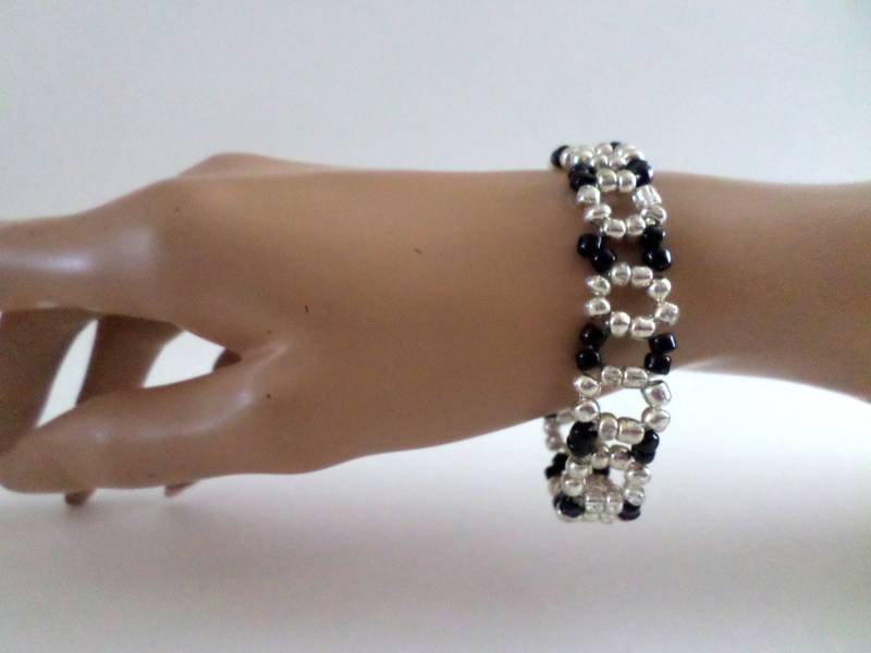 7.5" Schwarz Und Silber Perlen Armband Freundschaft | Kette Brautjungfern Bangle Urlaub Geschenk Cyber Monday Handmade in Usa von GiseleGomezCreations