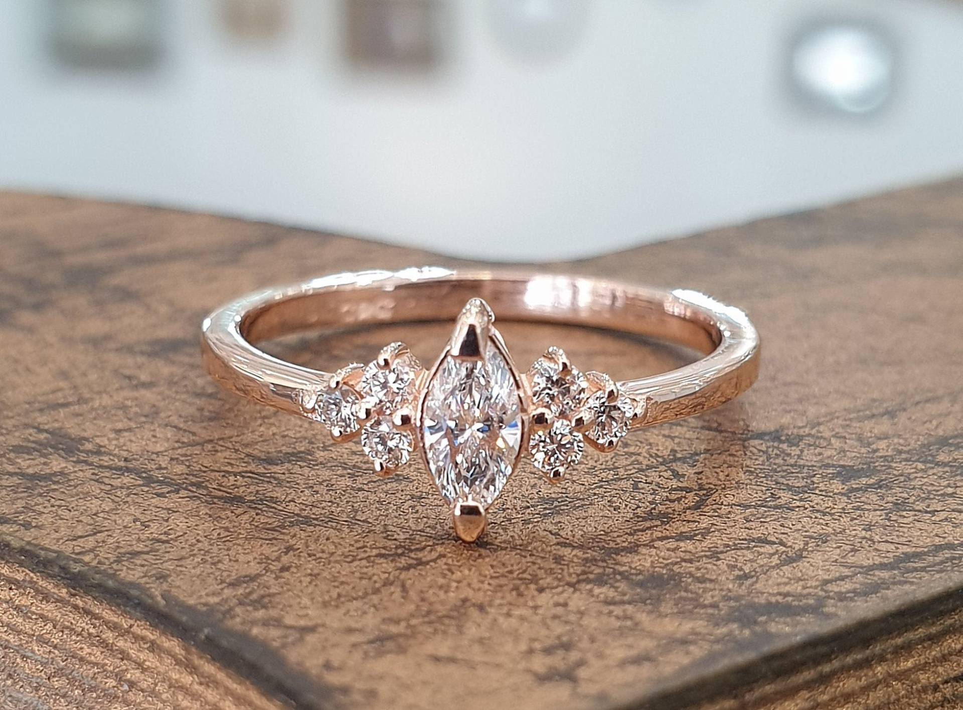 Rose Gold Verlobungsring Marquise Schnitt Diamant, Für Frauen, Einzigartiger Hochzeitsschmuck von Gispandiamonds