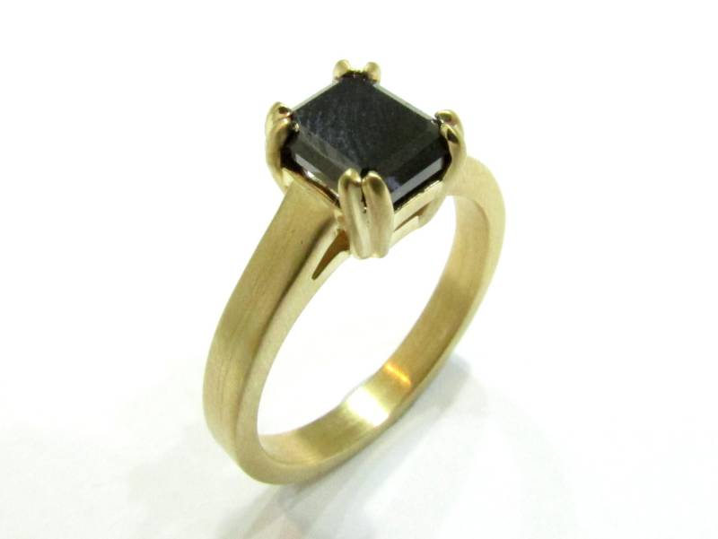 Smaragdschliff-Schwarz-Diamant-Verlobungsring 18K Gold-Art-Deco-Versprechensring von Gispandiamonds