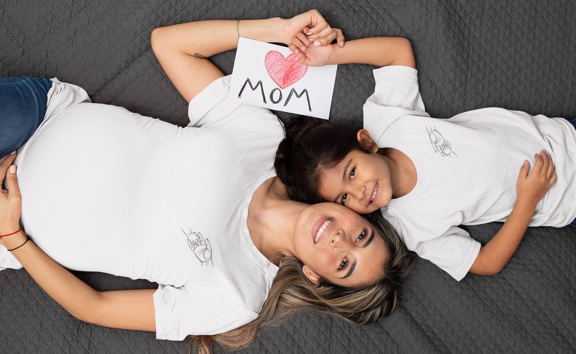Muttertagsgeschenk T-Shirt, Partnerlook Mutter Kind, Matching Outfit, Geschenk Für Mama, Herz Partnerlook, Muttertag Set Rabatt Muttertagsgeschenk T-Shirt, Partnerlook Mutter Kind, Matching Outfit, Geschenk Für Mama, Herz Partnerlook, Muttertag Set Rabatt von GiuliasDesignLoft