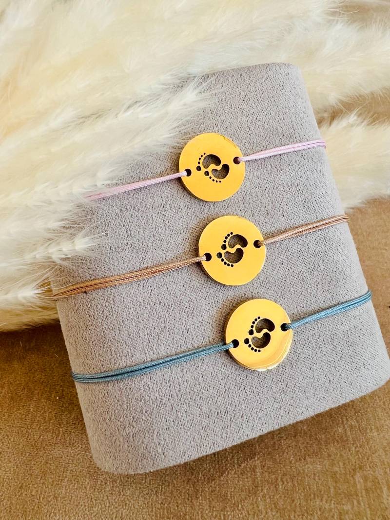 Armband Baby Füße Makramee Filigran Gold Edelstahl 18K Vergoldet Charms, Wasserfest Babyfeet Armband Baby Füße Makramee Filigran Gold Edelstahl 18K Vergoldet Charms, Wasserfest Babyfeet von GiulsJewelryDE