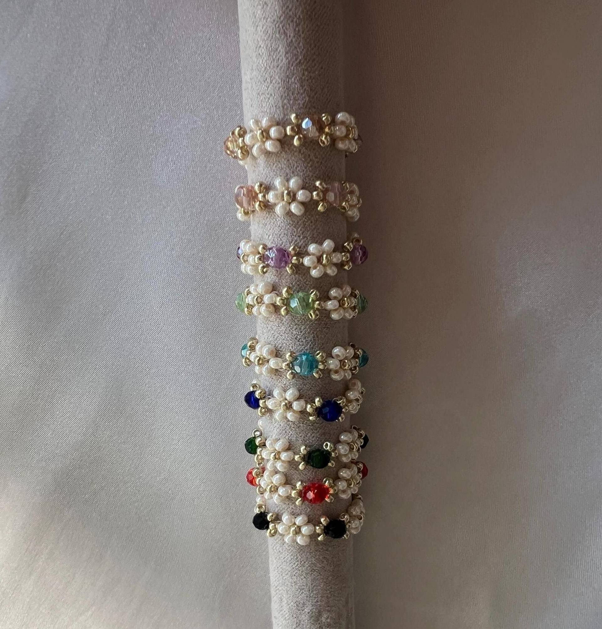 Ring Daisy Blume Kristallglas Perlen Miyuki Vergoldet Grün Schwarz Rot Blau Lila Rosa Beige Ring Daisy Blume Kristallglas Perlen Miyuki Vergoldet Grün Schwarz Rot Blau Lila Rosa Beige von GiulsJewelryDE