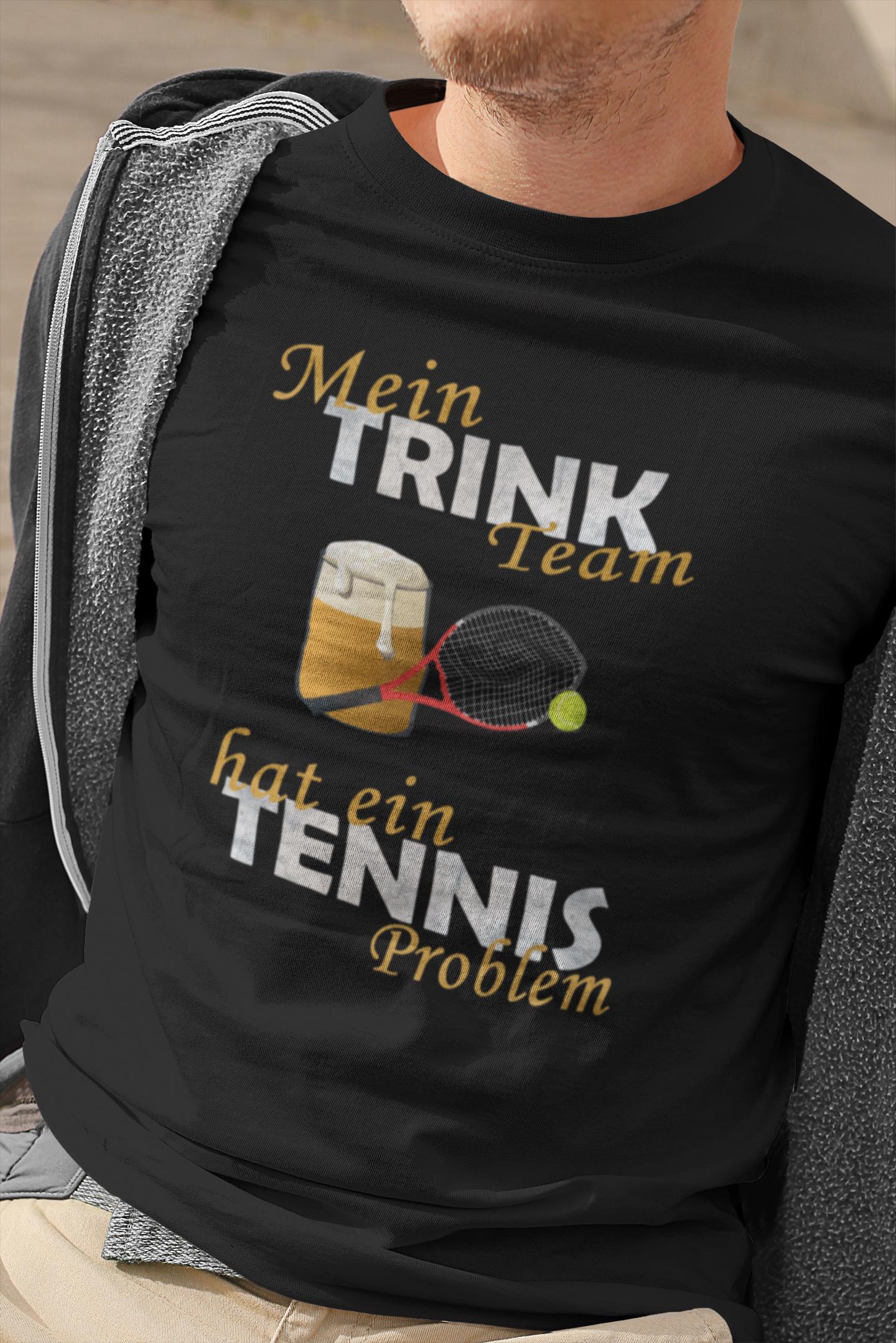 Tennis T-Shirt "Mein Trinkteam Hat Ein Tennisproblem" - Für Tennisliebhaber Mit Humor von GiveAwayJoy