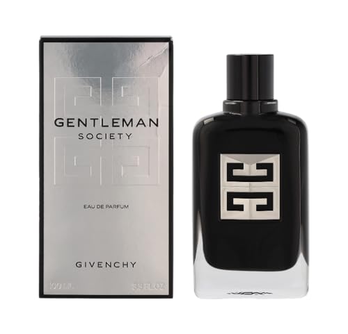 Parfüm Givenchy Gentleman Men's Society Eau de Parfum neu erfassen die Regeln mit der Gentleman Society Eau de Parfum, Givenchys neuer Männer -Parfüm, das die Bedeutung von Gentleman neu definiert. Ein facettenreicher Duft, der den Kontrast des wilden Narzisss mit einem tief rätselhaften Holzakkord bringt. Die Gentleman Society ist ein mit außergewöhnlicher Rohstoffe ausgestattete Duft und verfügt über einen exklusiven Savoir-Faire-Symbol für Givenchy. Sages aromatische Ausgangsnotizen verbinden sich mit dem Absoluten von wildem Narziss, das in Frankreich sorgfältig geerntet wird. Diese einzigartige Kombination wird von der mysteriösen Intensität eines vetiven Quartetts begleitet, das in Madagaskar, Uruguay und Haiti geerntet wurde. Trotzdem wird die üppige Hitze der Vanille mit den Sandalen- und Zedernessenzen verschmolzen, um die süchtig machende Basis dieses anspruchsvollen männlichen Parfüms zu schaffen. Eine mutige Aussage an den modernen Herrn. Die Flasche, inspiriert von Haute Couture, besucht das legendäre Givenchy Gentleman-Fläschchen mit reinem Eleganz und wird immer noch in 15% nach dem Verbraucher recyceltes Glas hergestellt. Ein Logo 4G erfunden in Silbermetall, das glänzend ist, schmückt das schwarze lackierte Finish. Treten Sie der Gesellschaft der modernen Givenchy -Herren bei. Gentleman Society: Mehr als ein Ort: ein Geisteszustand. Olfaktorische Familie: Holzblumige aromatische olfaktorische Pyramide: Tops: Salbei und Kardamom; Herznotizen: Wild Narziss und Vetiver; Hintergrundnotizen: Zedern, Sandelholz und Vanille. von Givenchy