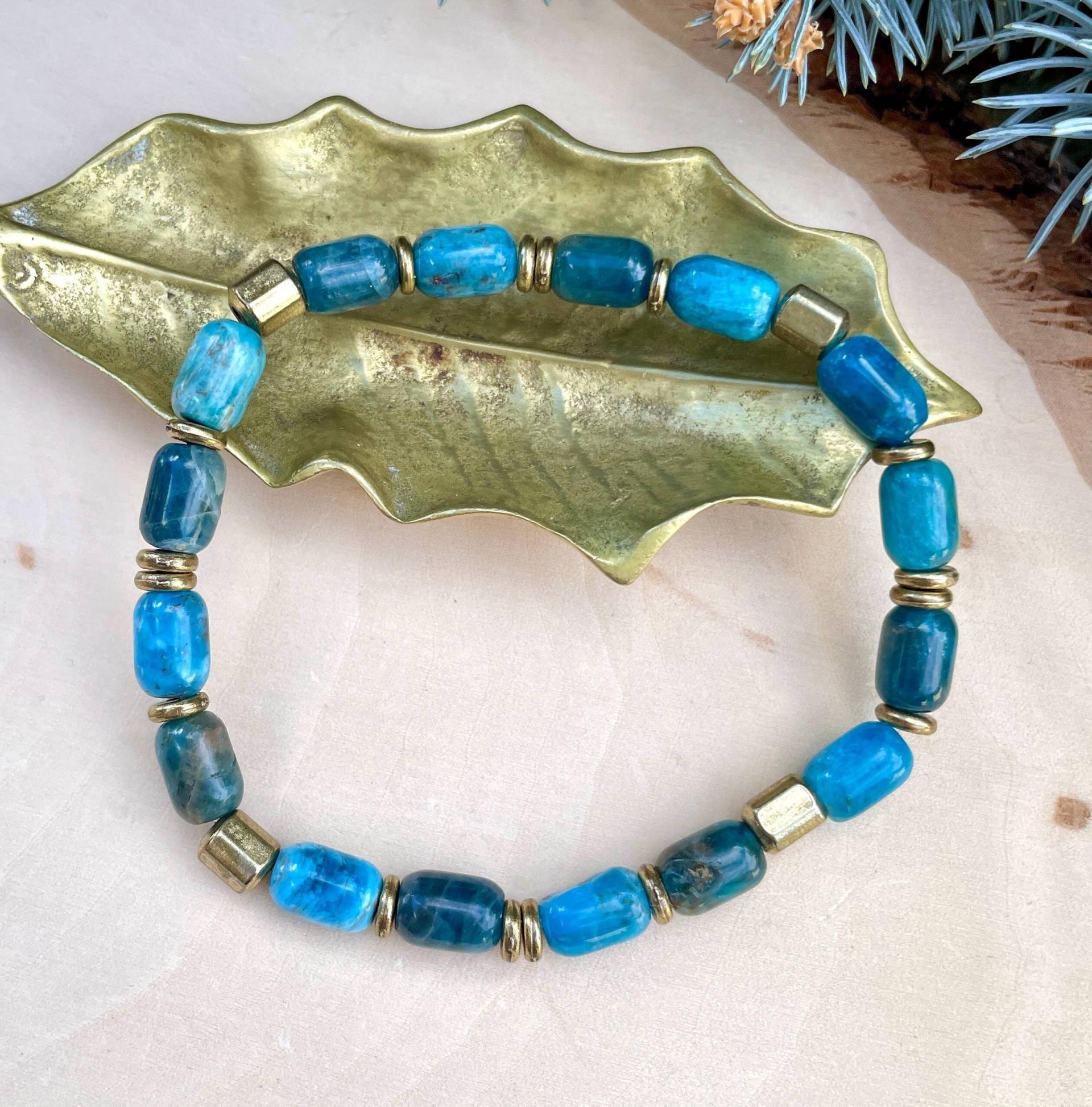 Blau Apatite & Messing Armband, Stretch Perlen, Naturstein Kristall Edelstein, 6 Mm von GivingEarthMinerals