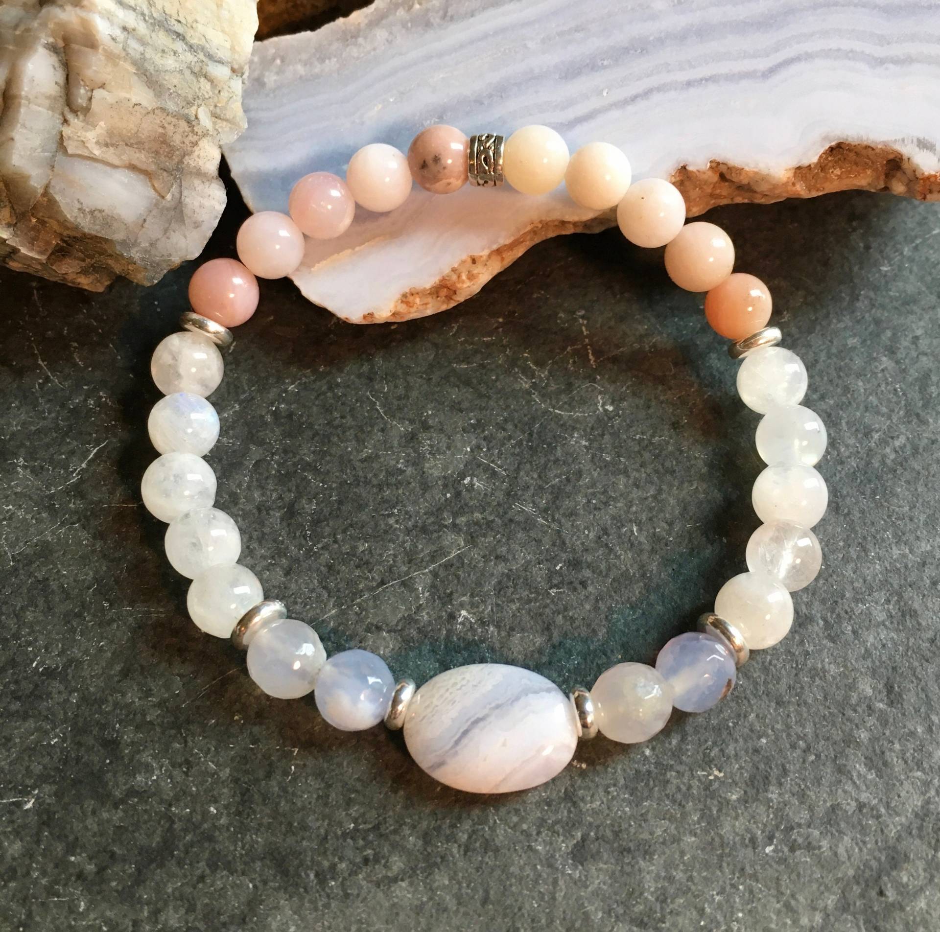 Blaue Lace Achat, Rosa Opal & Mondstein Armband, Perlen Stretch, Naturstein Kristall Edelstein, Pastellfarben von GivingEarthMinerals