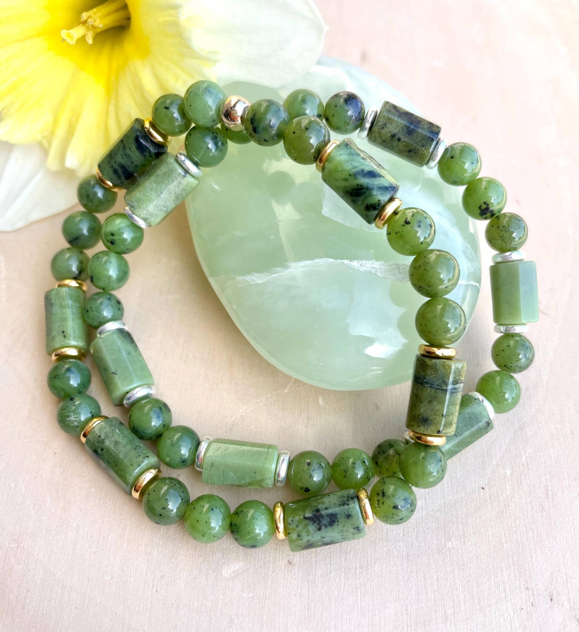 Canadian Jade Armband, Wahl Mit Gold Oder Silber, Grün Naturstein Kanada Kristall, Edelstein, Perlen, Unisex von GivingEarthMinerals