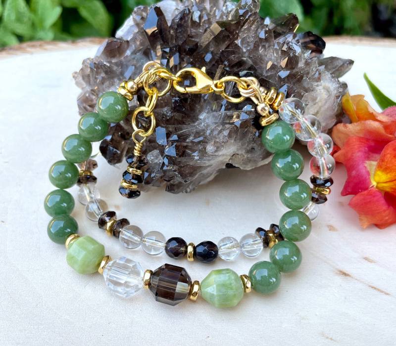 Jade, Clear & Smoky Quartz W/Gold Duo-Verschluss Armband, Edelstein-Naturstein-Kristall-Set, Einstellbar 18-8 " von GivingEarthMinerals