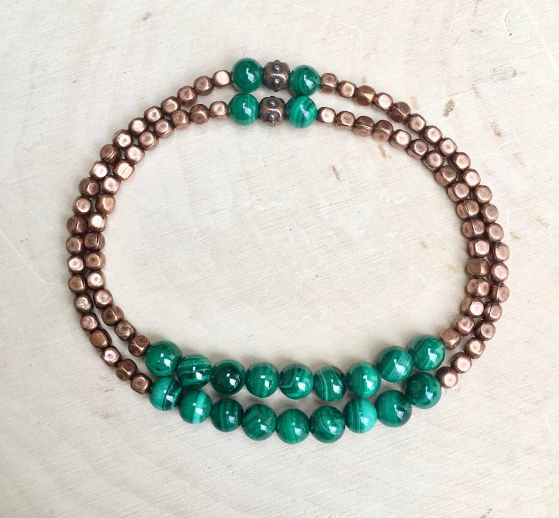 Malachit & Kupfer Armband, Perlen Stretch, Smaragd Grün Kristall Naturstein Edelstein, Minimalist von GivingEarthMinerals
