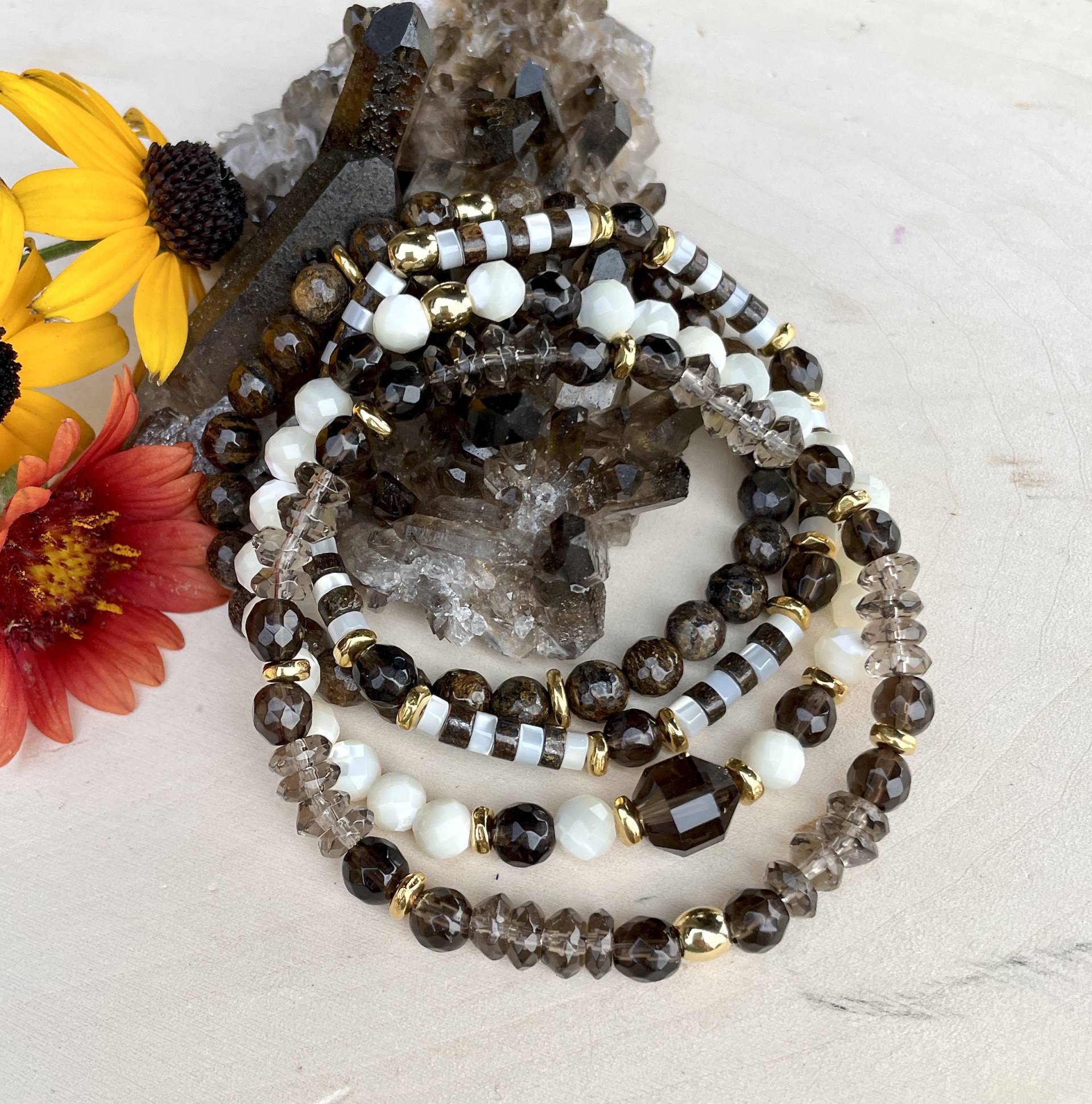 Rauchquarz, Bronzearmband Mit Perlmutt, Wahl Oder Stapel, Naturstein, Edelstein Kristall, Perlen, Stretch von GivingEarthMinerals
