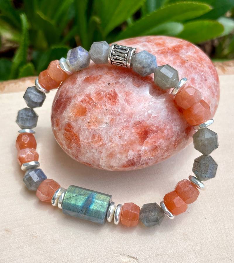 Sonnenstein & Labradorit Armband, Stretch, Silber, Orange Grau Naturstein, Edelstein, Kristall von GivingEarthMinerals