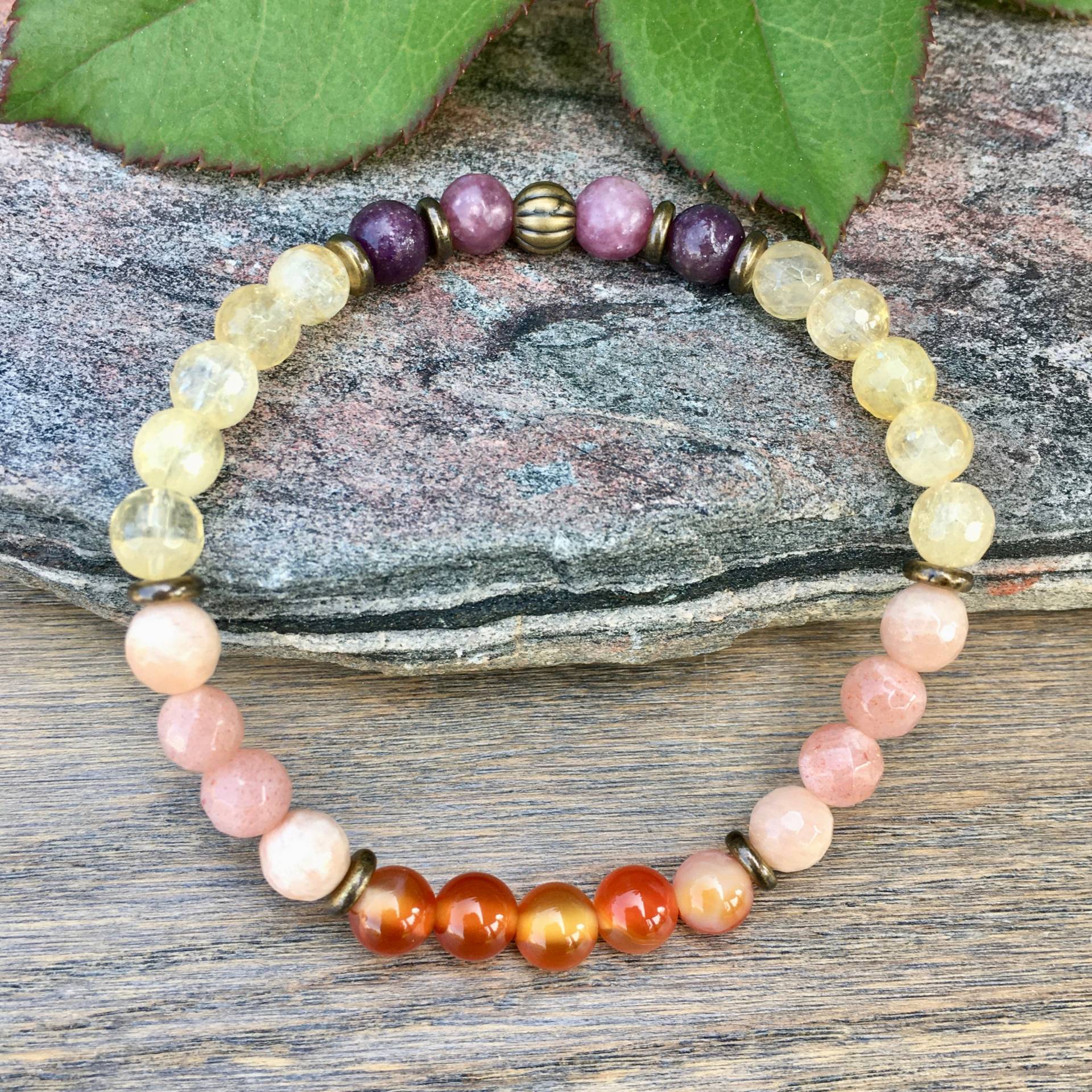 Sonnenuntergang-Kristall-Armband, Citrin, Sonnenstein, Lepidolit, Karneol, Perlenstretch, Naturstein-Edelstein von GivingEarthMinerals