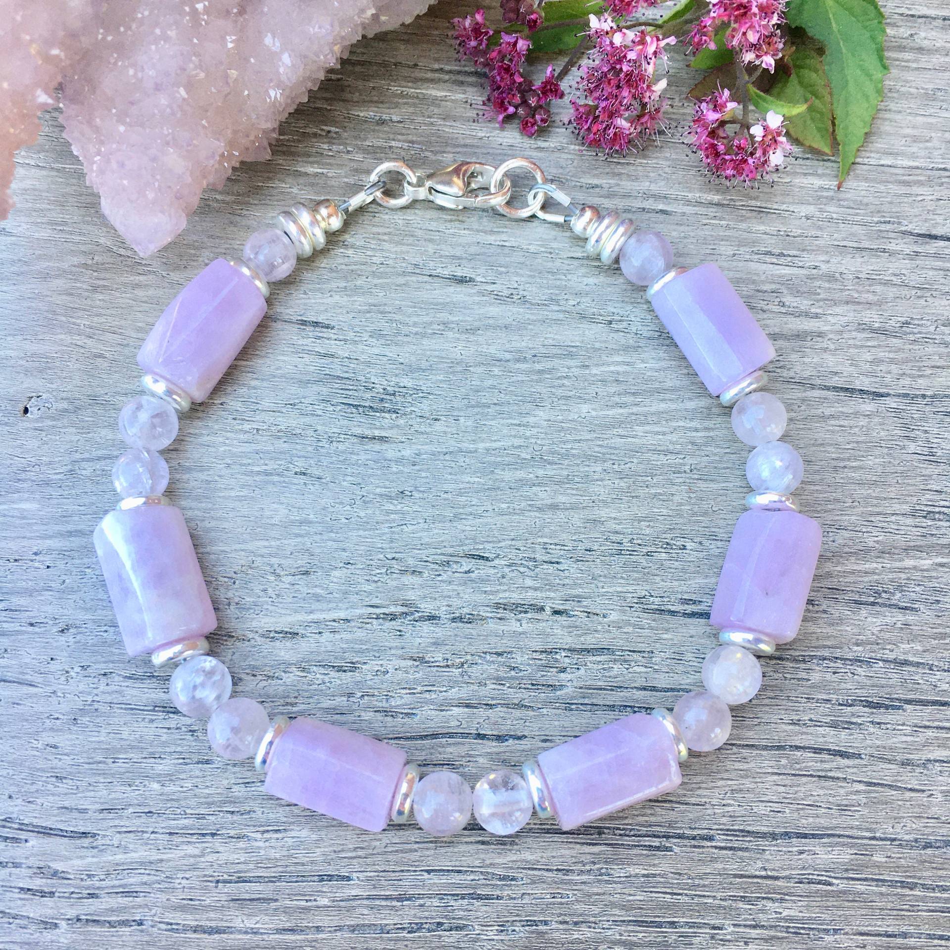 Violet Kunzit Armband Mit Silber, Verschluss, Perlen, Naturstein Edelstein Kristall von GivingEarthMinerals