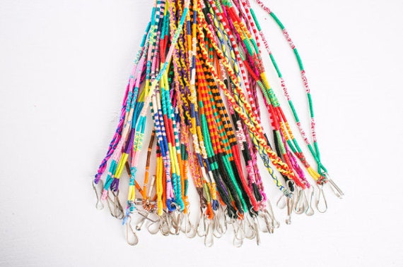 Threads Of Hope Flechtgarn Fransen Lanyards Handgefertigt & Bunt Threads Of Hope Flechtgarn Fransen Lanyards Handgefertigt & Bunt von GivingFinch