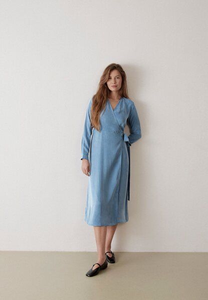 Givn Berlin Wickelkleid GBVIRGINIA aus TENCEL mit Peach-Effekt von Givn Berlin