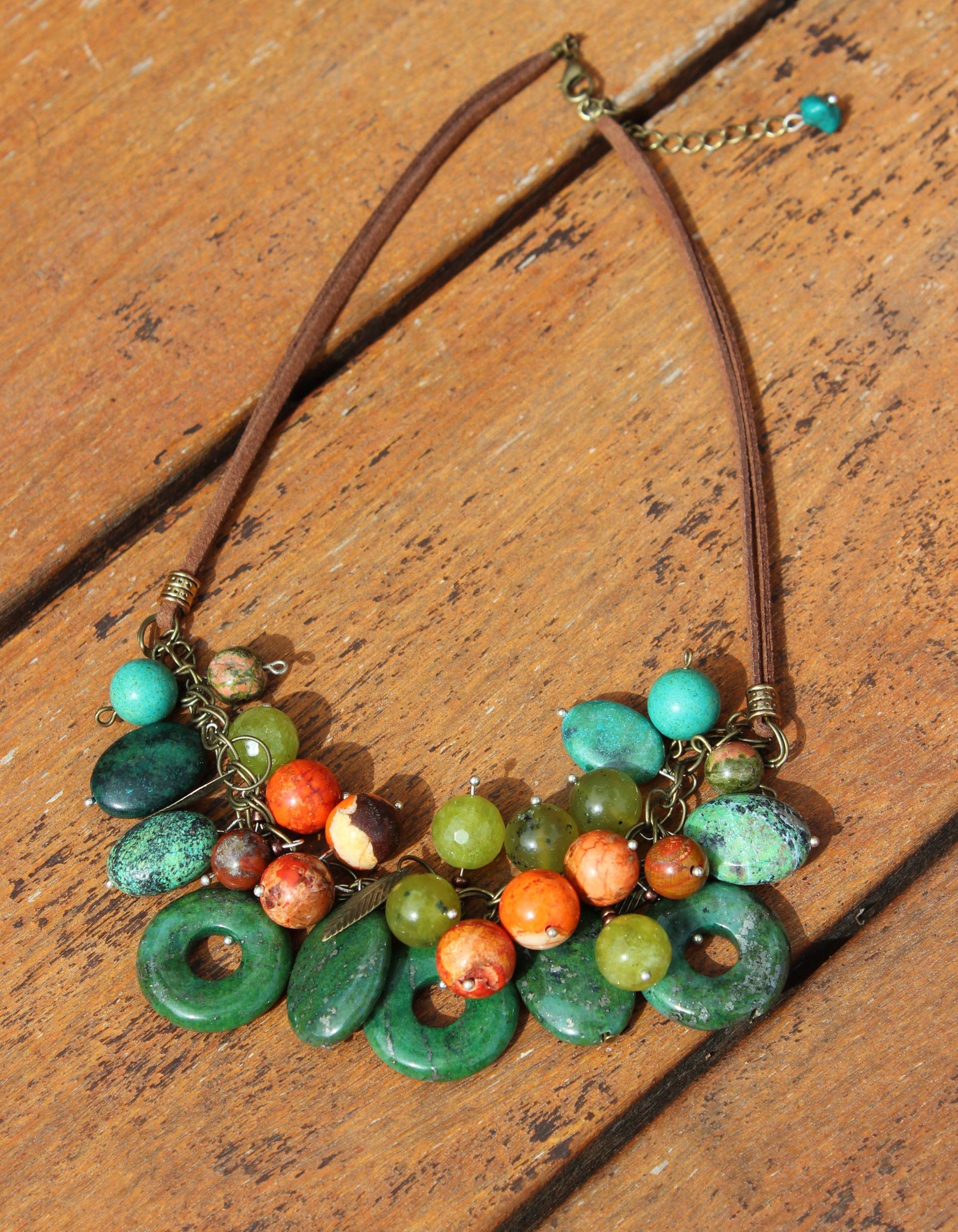 statement Grüne Halskette, Boho Kurze Edelstein Bunte Halskette statement Grüne Halskette, Boho Kurze Edelstein Bunte Halskette von GlArtJewelry
