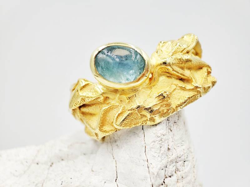Rohe Aquamarine Statement Ring Gold Plattiert, Bandring Gemustert von GlafxJewelry