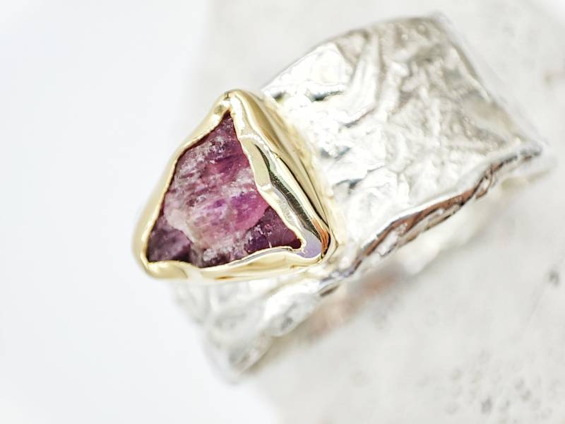 Handgemachter Roher Rubin Ring Sterling Silber Gold Edelstein Statement Ring von GlafxJewelry
