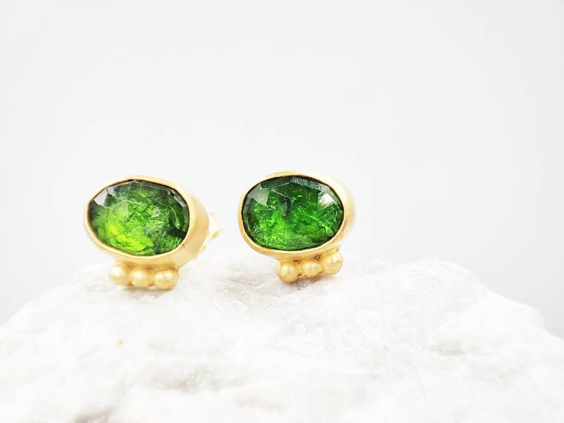 Grüne Turmalin Ohrstecker Handgemachter Edelstein-Schmuck von GlafxJewelry