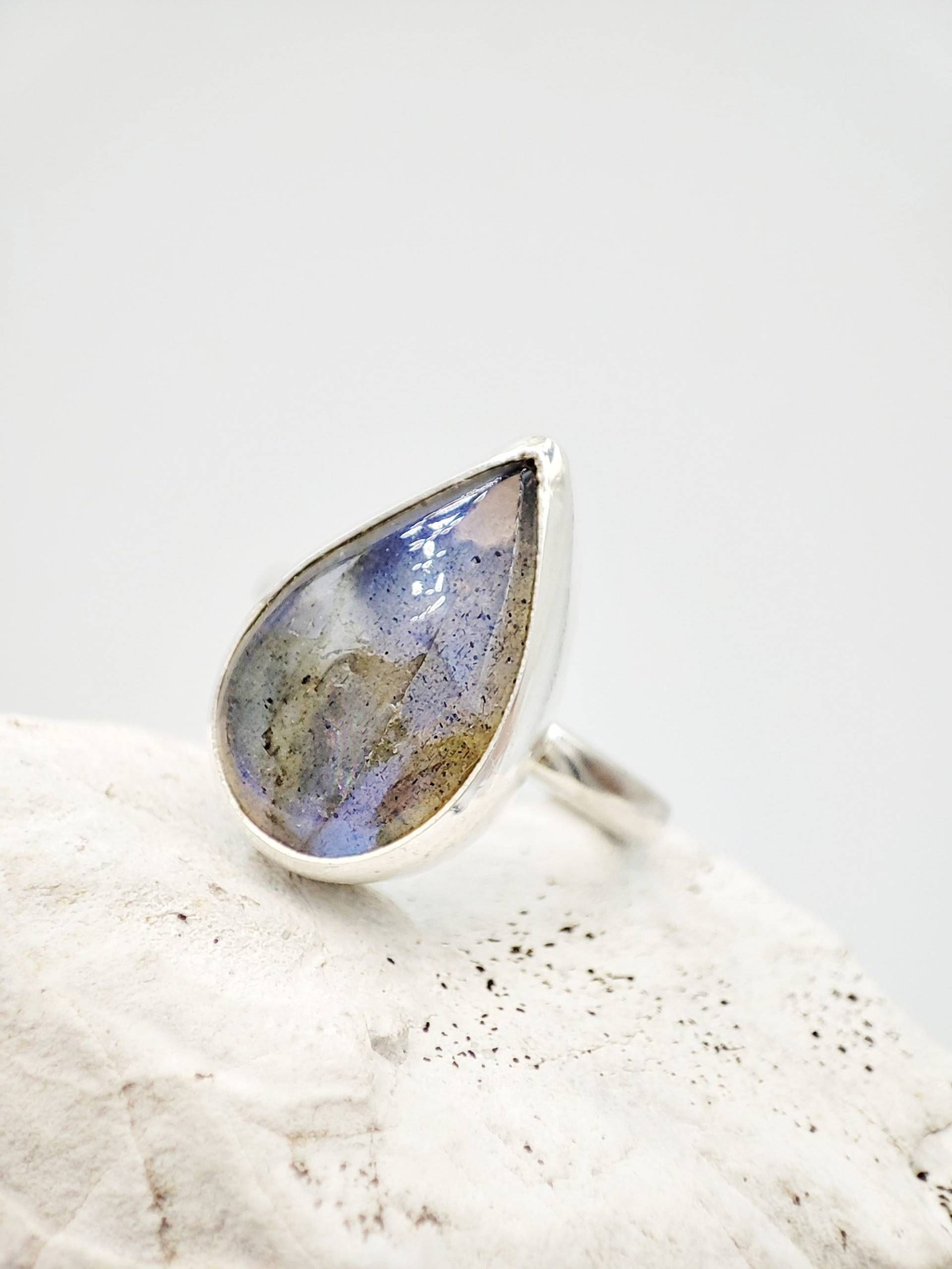 Labradorit Oval Ring Von Glafx, Zierlicher Ring, Statement 925 Silber 18K Vergoldet, Boho Chic Mondstein Labradorit Oval Ring Von Glafx, Zierlicher Ring, Statement 925 Silber 18K Vergoldet, Boho Chic Mondstein von GlafxJewelry