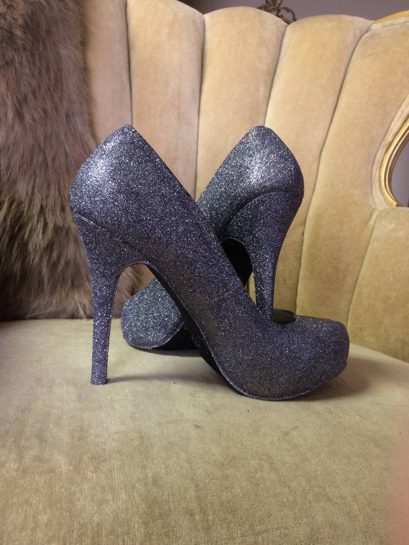 Graue Glitzer High Heels. Pumps. Verblendete Glitzer-Bling-Schuhe von GlamAndGloryLab