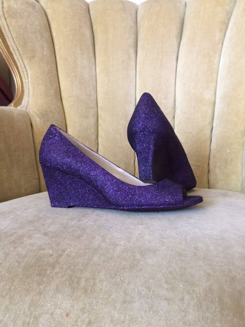 Lila Glitzer Keilabsatz Maßgeschneiderte Offene Zehen Schuhe von GlamAndGloryLab