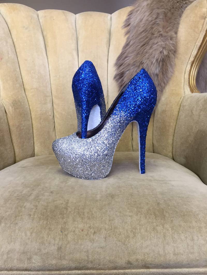 Nach Maß Gefertigte, Blaue Und Silber Ombre Glitzer High Heels von GlamAndGloryLab