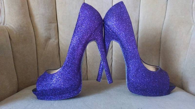 Nach Maß Gefertigte, Königsblaue Und Silberne Glitzer High Heels von GlamAndGloryLab