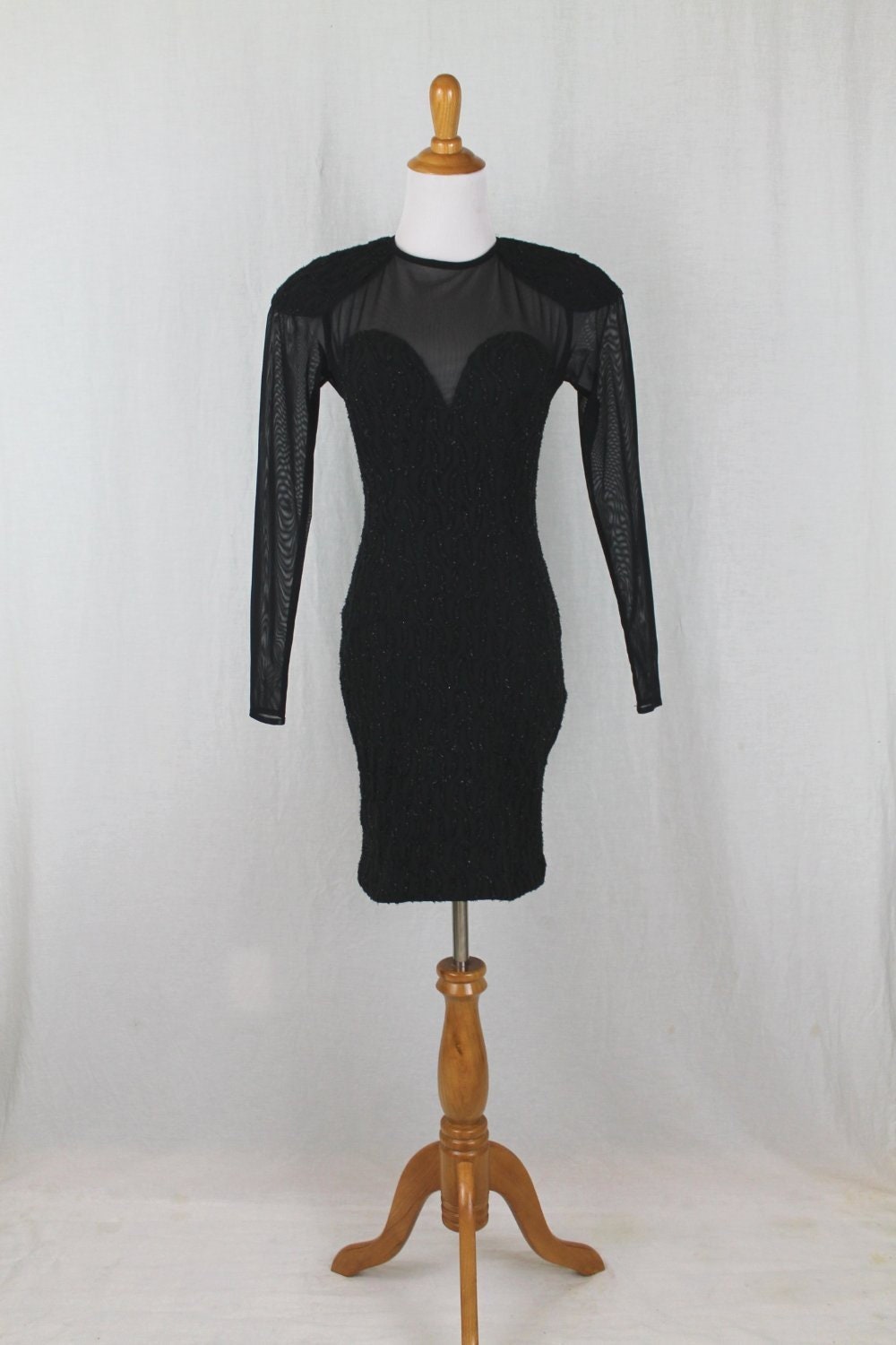 Vijack Susan Roselli 1980Er Jahre Schwarzes Stretch-Spitze Bodycon Kleid Goth Industrial Made in Usa Größe Small 4 Vijack Susan Roselli 1980Er Jahre Schwarzes Stretch-Spitze Bodycon Kleid Goth Industrial Made in Usa Größe Small 4 von GlamArchive2
