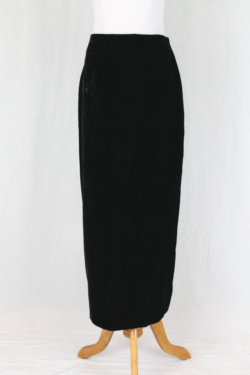 Vintage Norma Kamali Langer Schwarzer Samt High Waist Abend Rock Made in Usa Xs von GlamArchive2