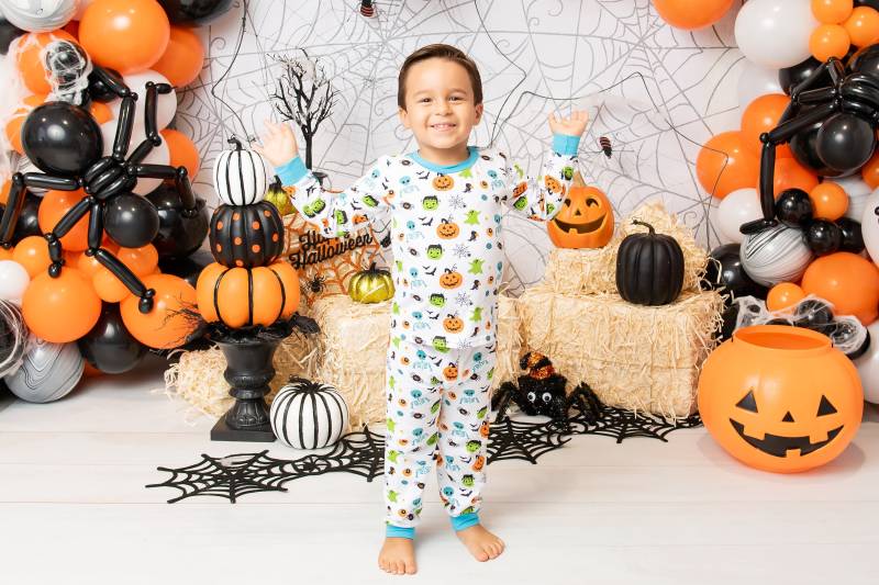 Halloween Schlafanzug Für Jungen Skelett, Kürbis Und Fledermäuse Halloween Schlafanzug Für Jungen Skelett, Kürbis Und Fledermäuse von GlamKidsBoutiqueUS