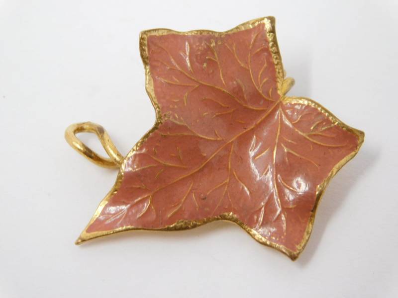 Brosche, Vintage Emaillierte Blechclip von Glamantiquiter