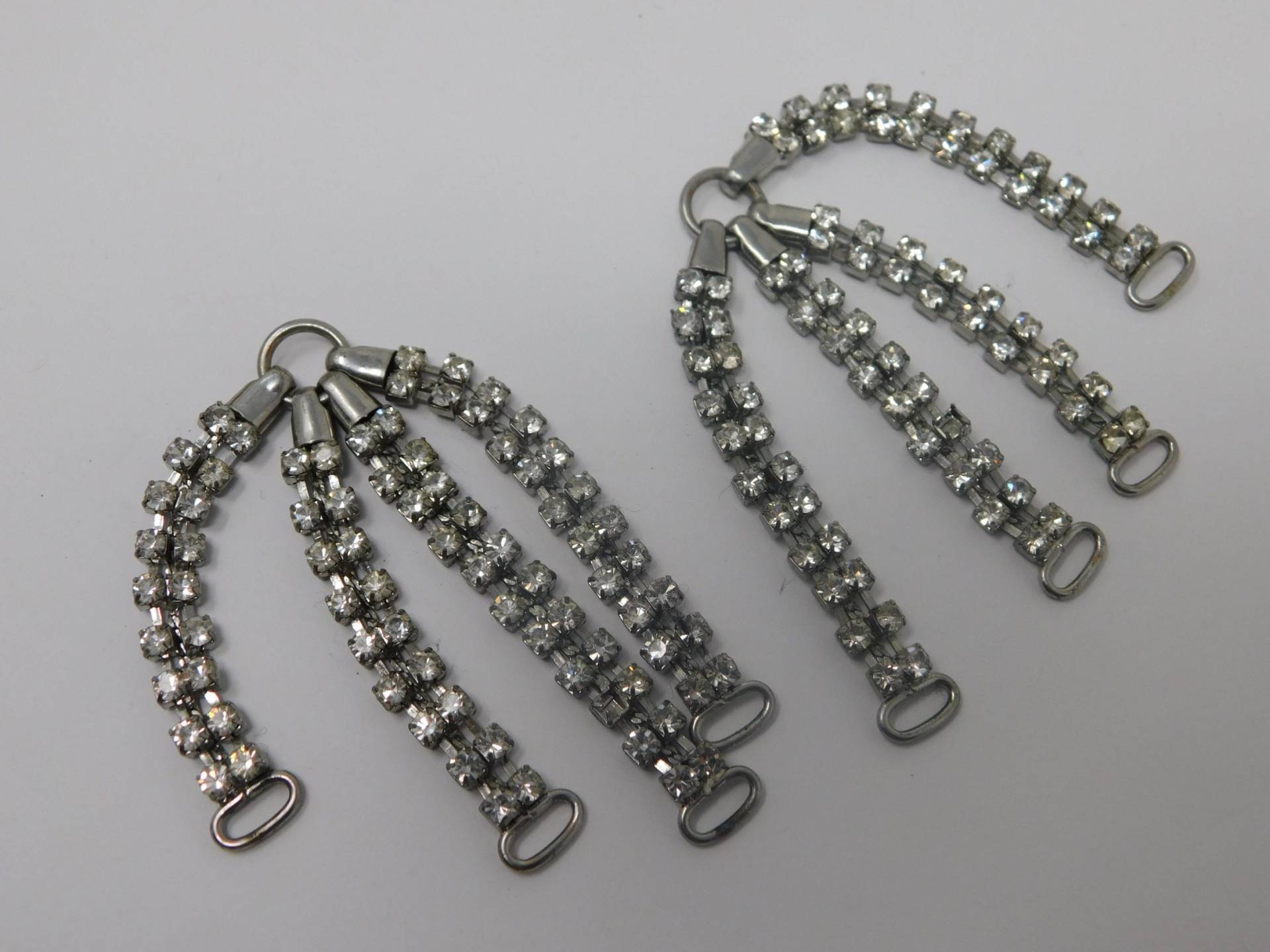 Vintage Strass Bekleidung Dekoration von Glamantiquiter